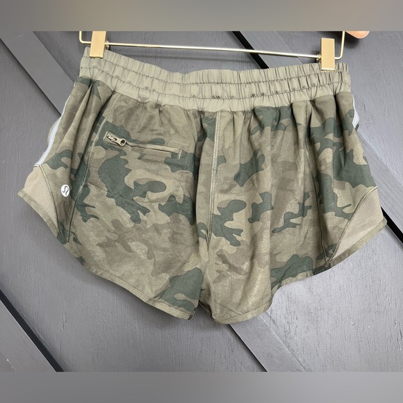Lululemon Hotty Hot Short Savasana Camo Fatigue Green, Size 6 - Picture 11 of 12